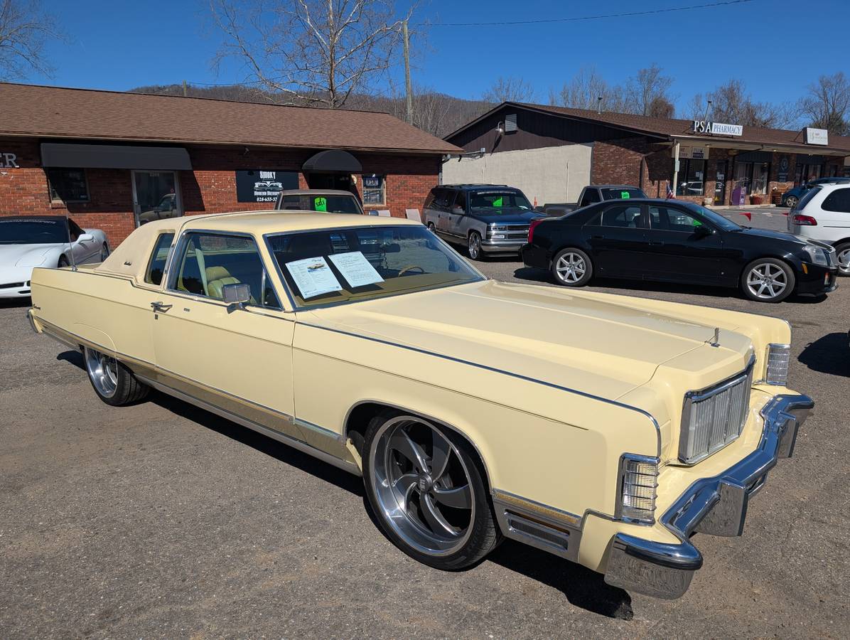 Lincoln-Town-coupe-1976-89318