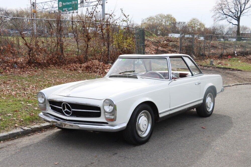 Mercedes-Benz-200-Series-1965-White-Red-0-1