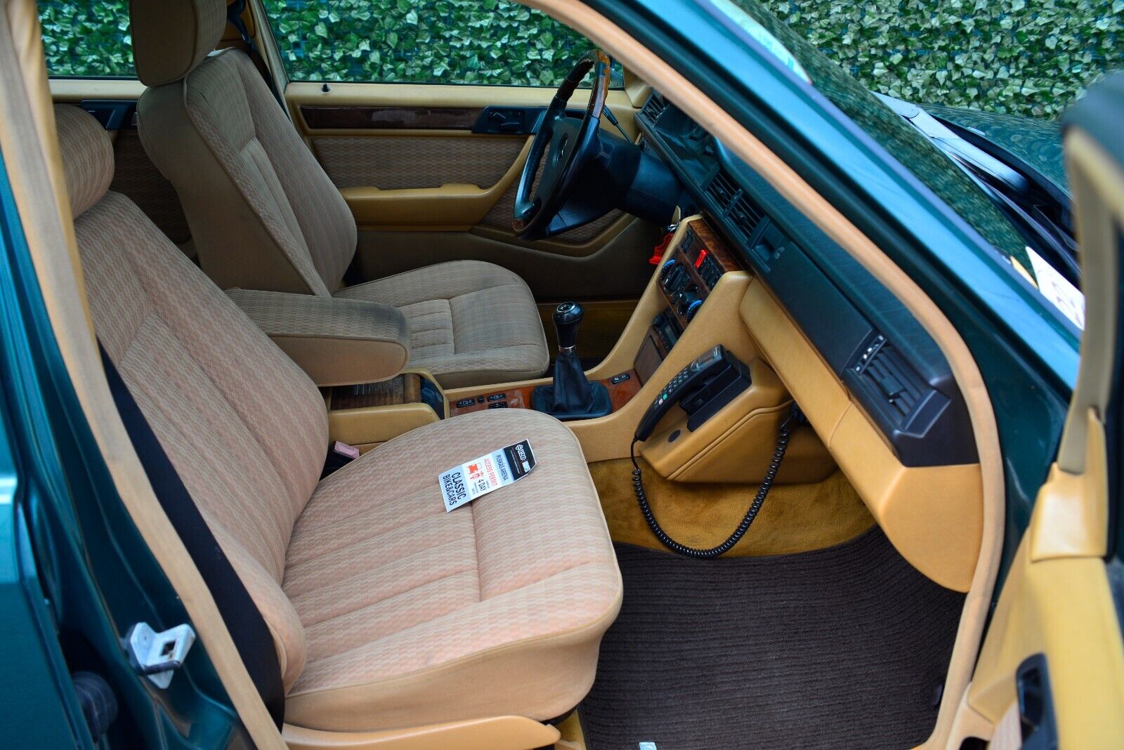 Mercedes-Benz-230-TE-Break-1990-Green-Tan-341020-10