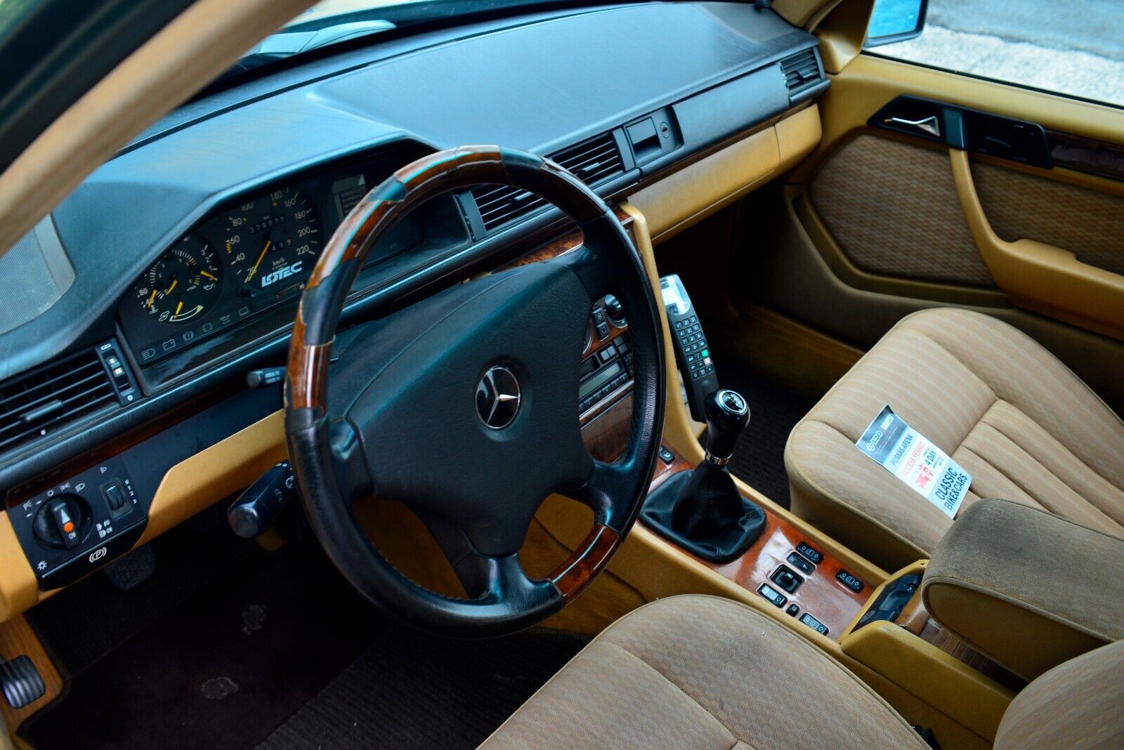 Mercedes-Benz-230-TE-Break-1990-Green-Tan-341020-17