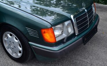 Mercedes-Benz-230-TE-Break-1990-Green-Tan-341020-24