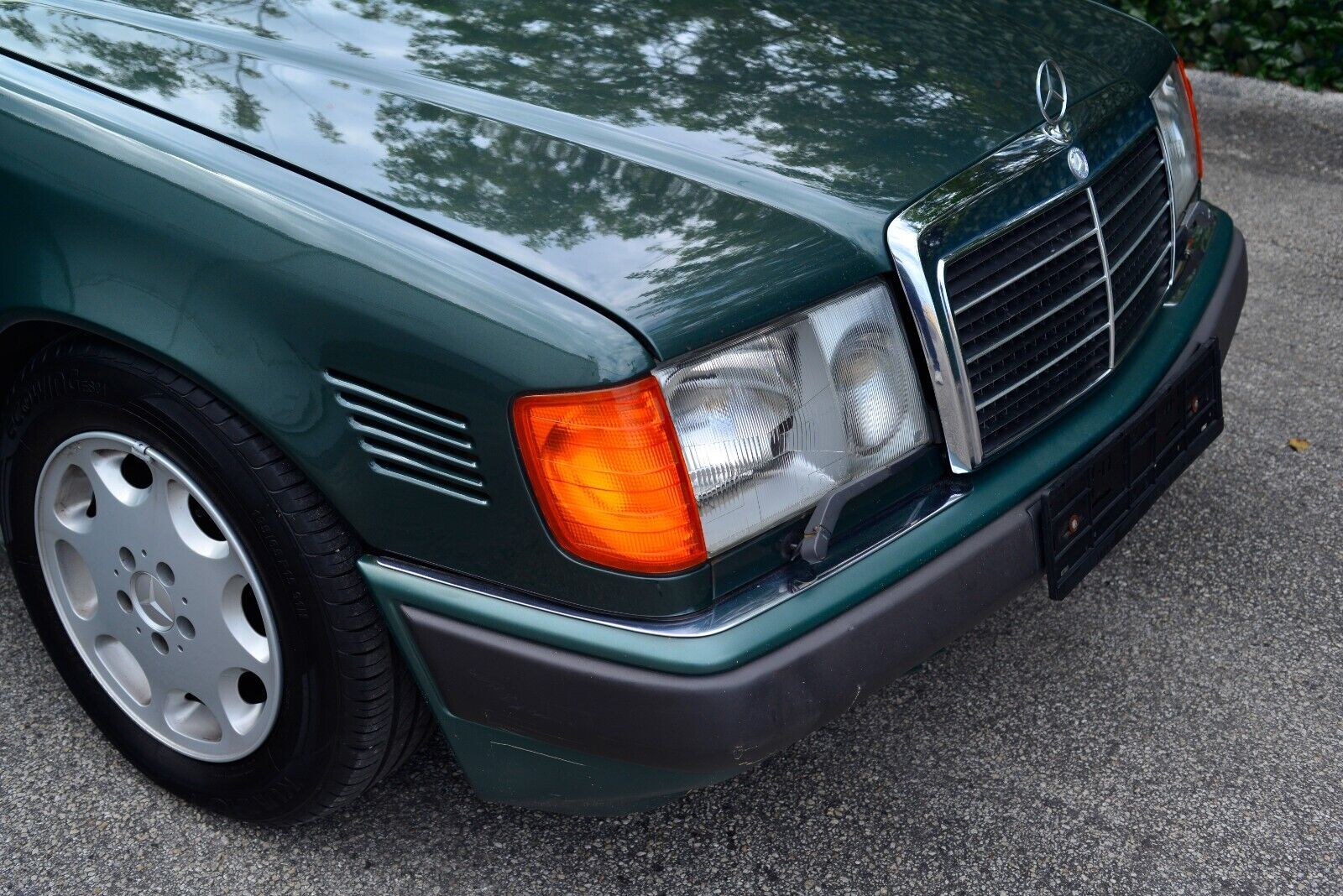 Mercedes-Benz-230-TE-Break-1990-Green-Tan-341020-24