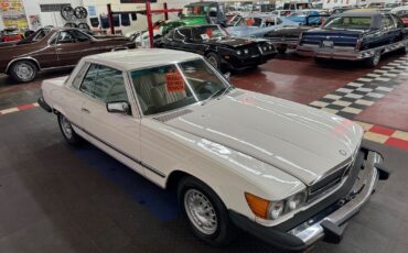 Mercedes-Benz-400-Series-1977-White-Shale-188293-28