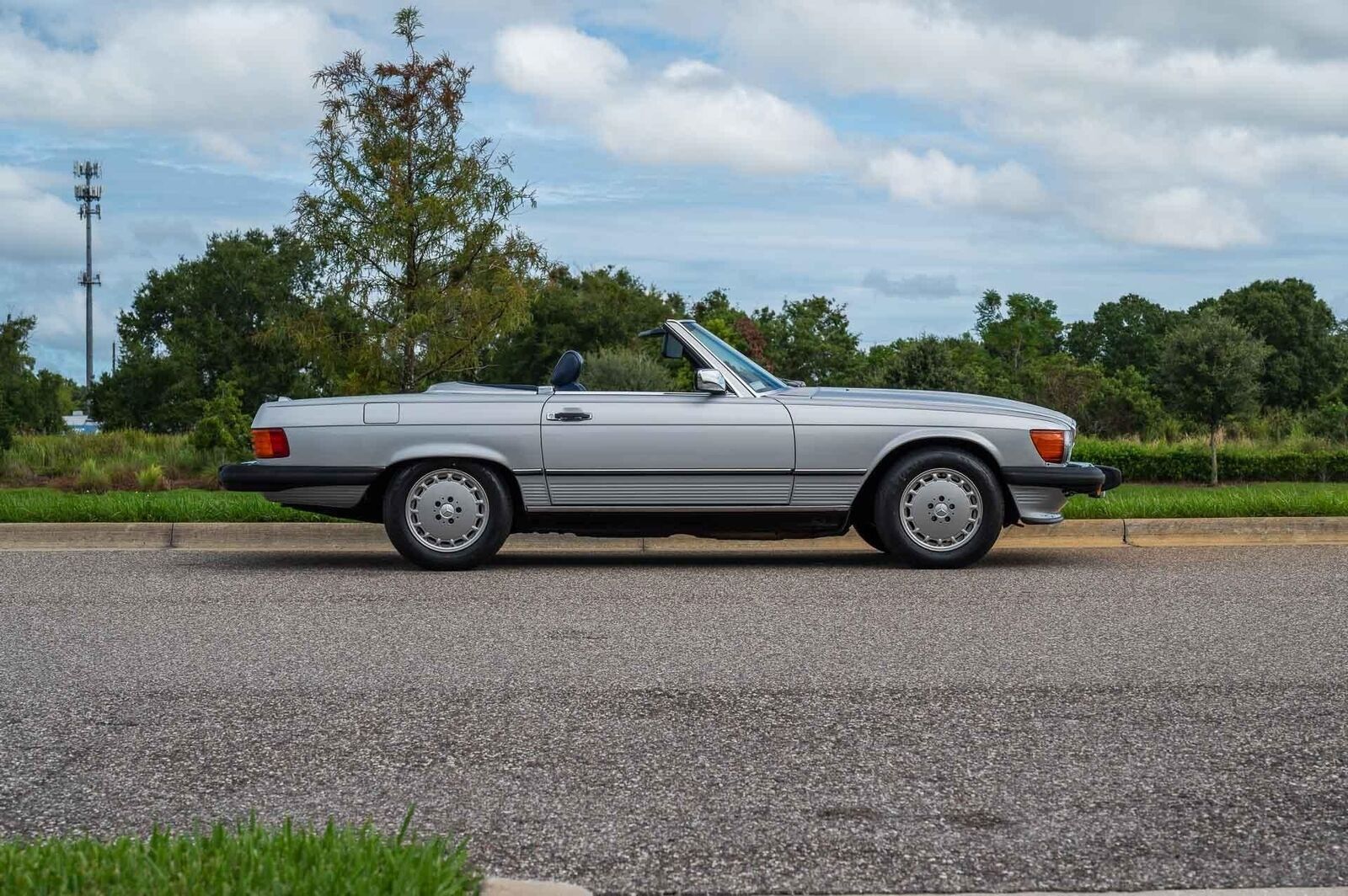 Mercedes-Benz-500-Series-1989-Silver-Blue-201578-6