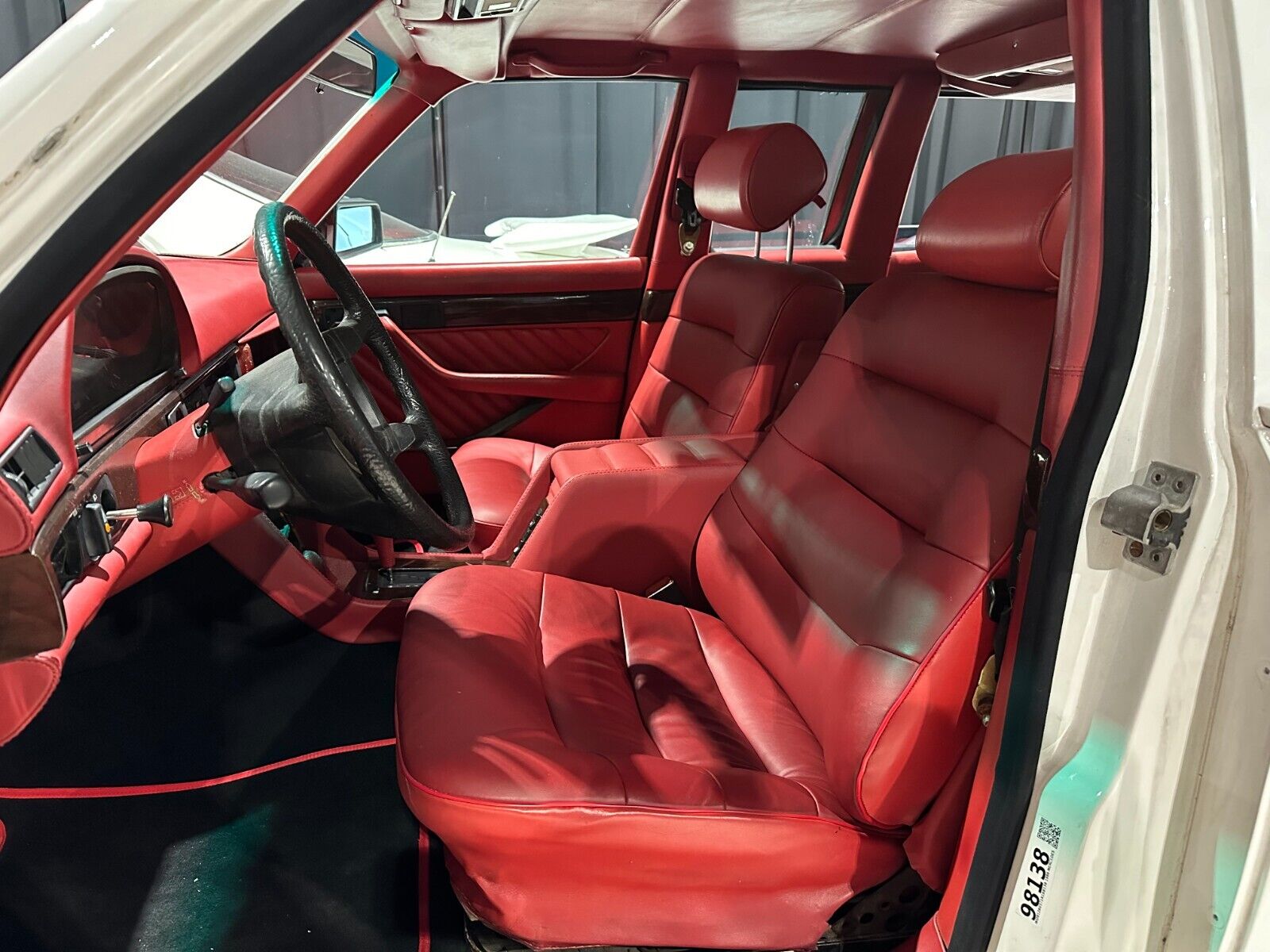 Mercedes-Benz-S-Class-Limousine-1986-White-Red-114666-23