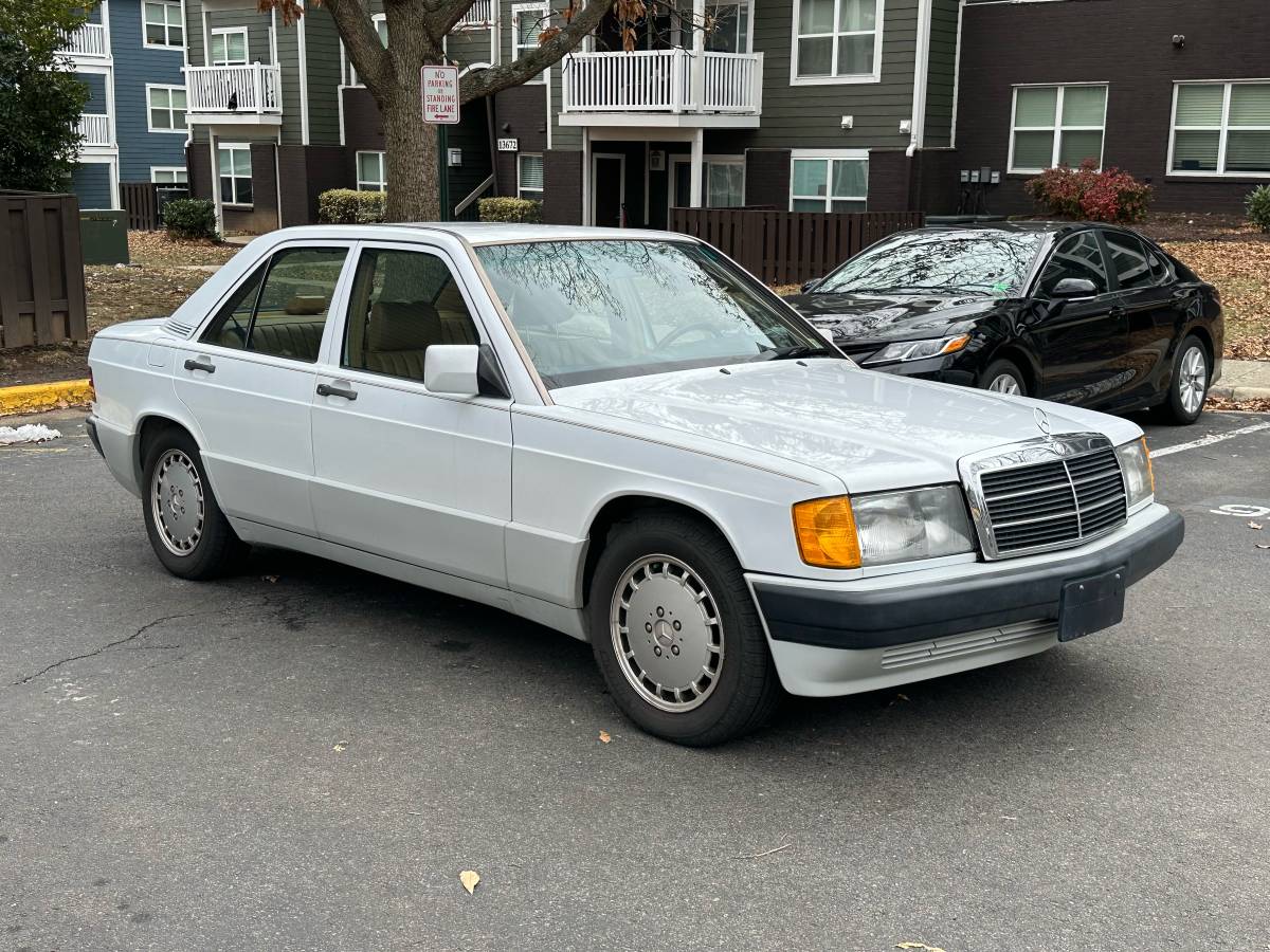 Mercedes-benz-1991-white-178637-4