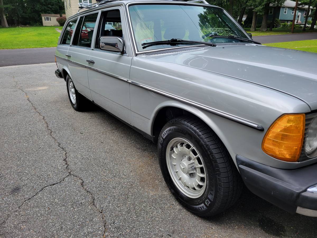 Mercedes-benz-300td-diesel-1982-silver-675923-1