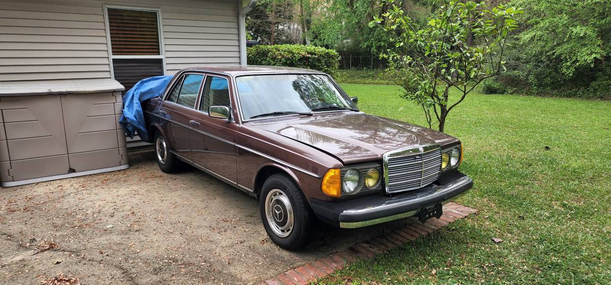 Mercedes-benz-Benz-300d-diesel-1982-brown-268760-1