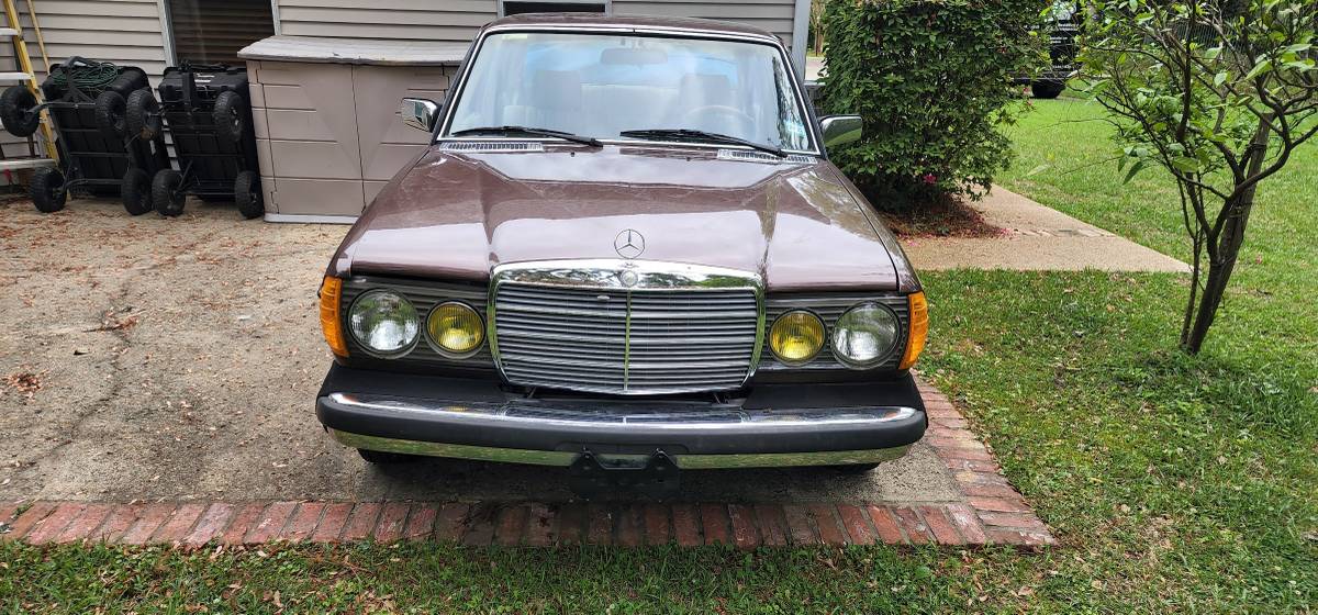 Mercedes-benz-Benz-300d-diesel-1982-brown-268760-2