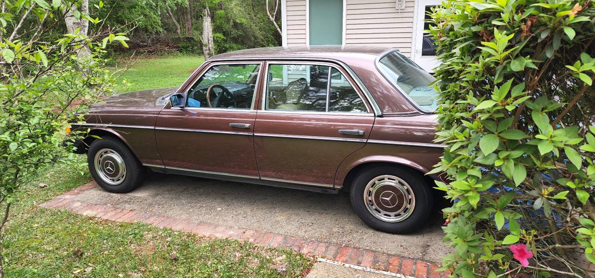 Mercedes-benz-Benz-300d-diesel-1982-brown-268760-4