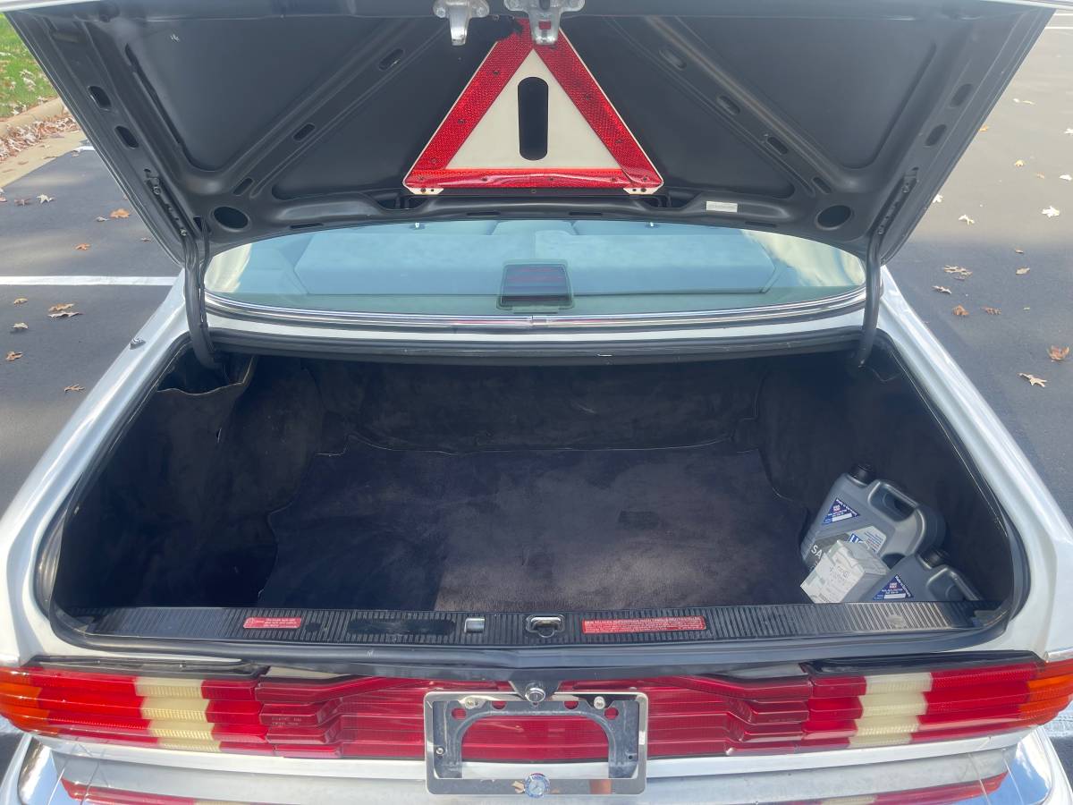 Mercedes-benz-Benz-560-sec-1989-white-253471-20