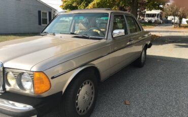 Mercedes-benz-bens-300sd-diesel-1983-yellow-333133