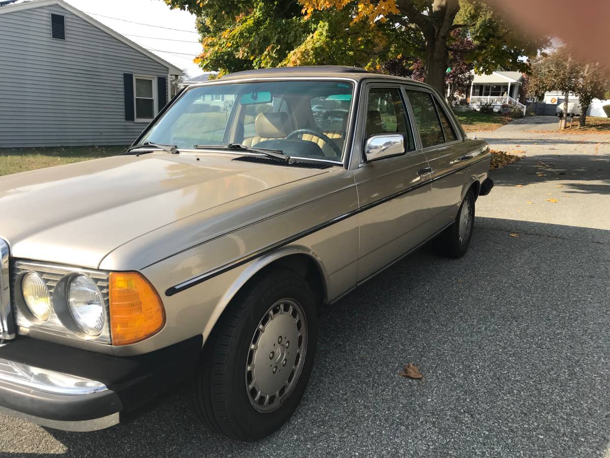 Mercedes-benz-bens-300sd-diesel-1983-yellow-333133