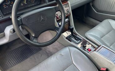 Mercedes-benz-benz-e-class-1995-white-268760-11