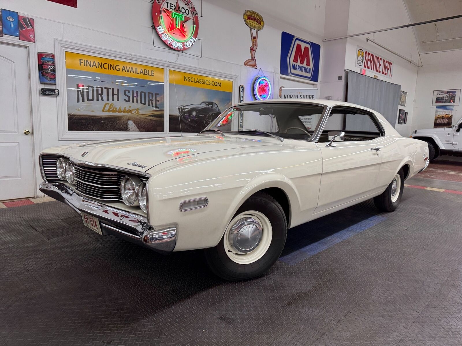 Mercury-Comet-Coupe-1968-White-Champagne-27990-1