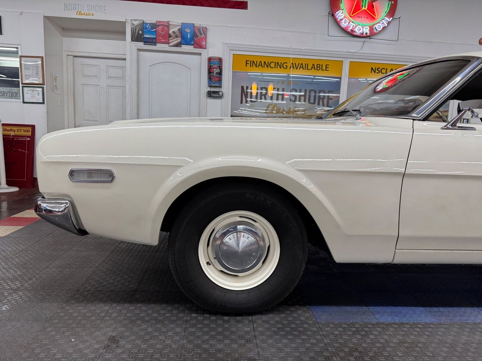 Mercury-Comet-Coupe-1968-White-Champagne-27990-18