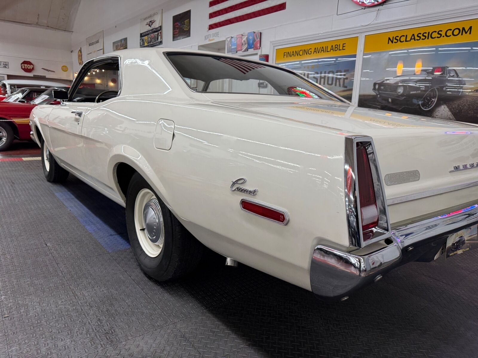 Mercury-Comet-Coupe-1968-White-Champagne-27990-21