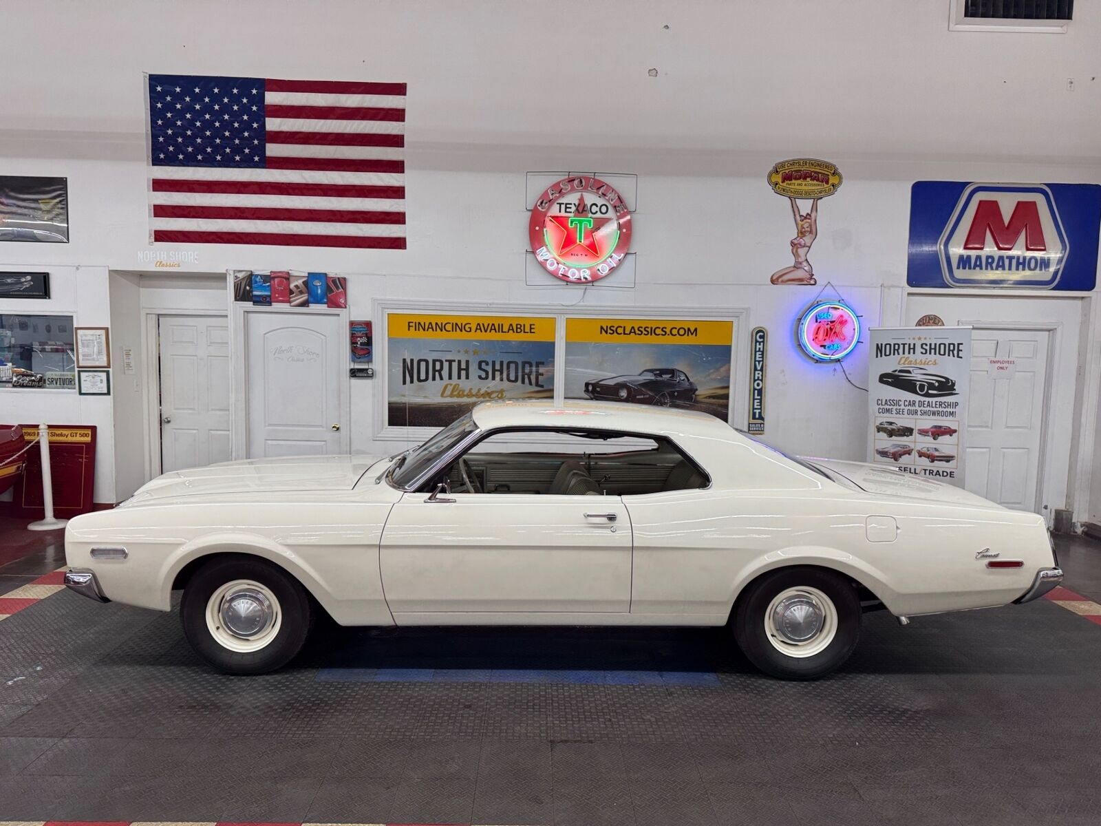 Mercury-Comet-Coupe-1968-White-Champagne-27990-3