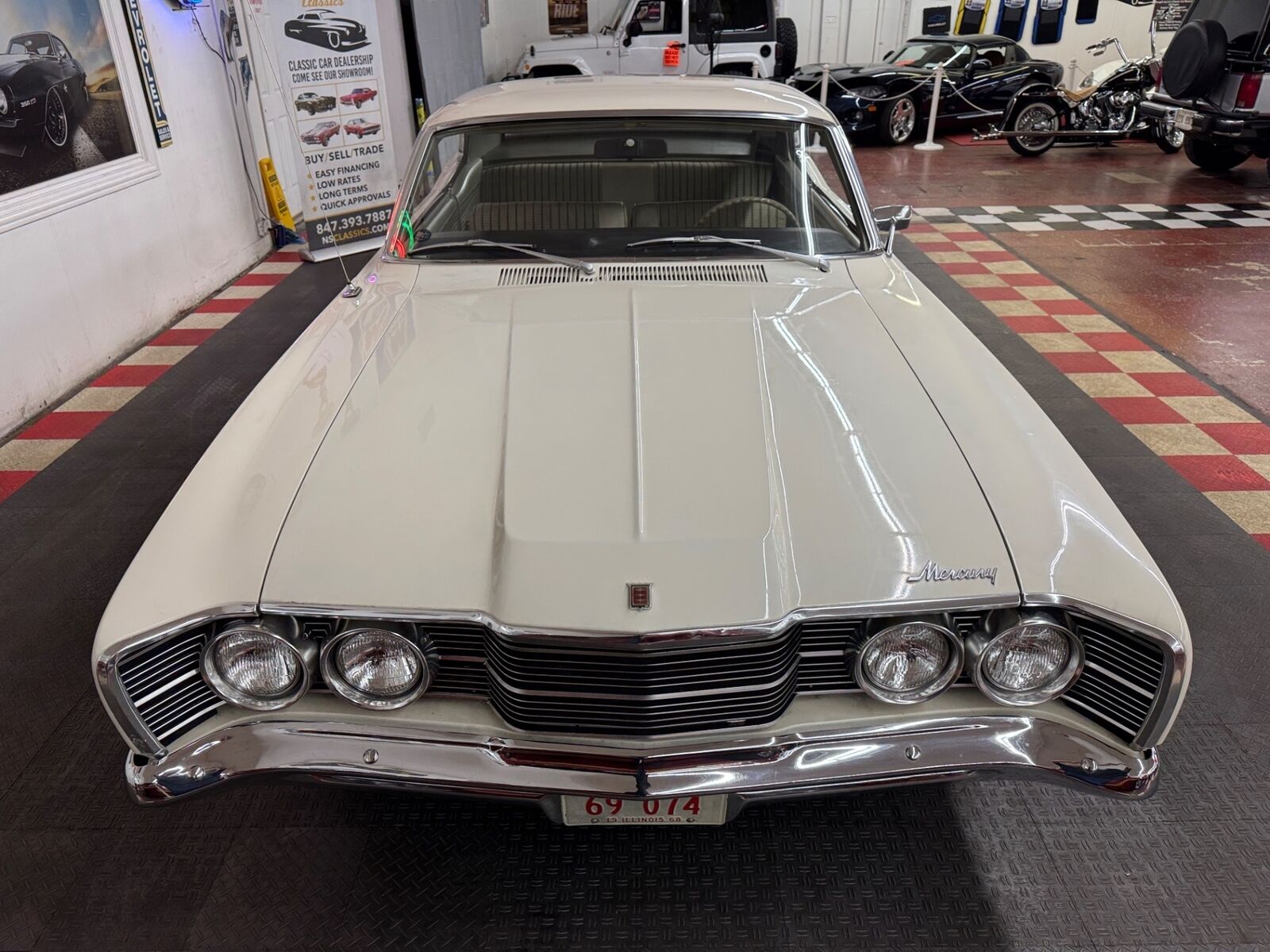 Mercury-Comet-Coupe-1968-White-Champagne-27990-4