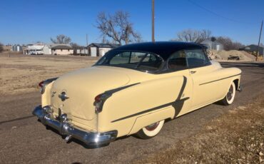 Oldsmobile-88-1952-157715-1