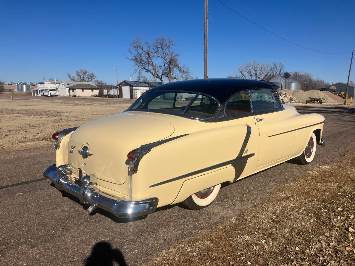 Oldsmobile-88-1952-157715-1