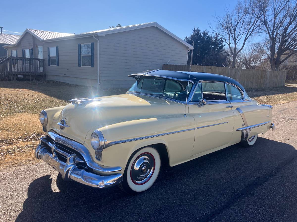 Oldsmobile-88-1952-157715-4