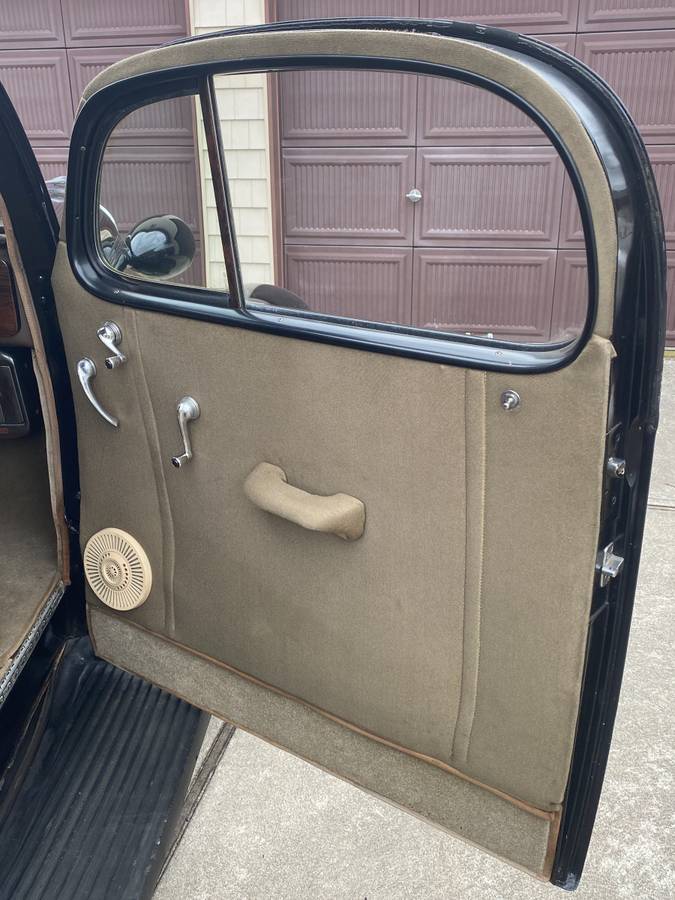 Oldsmobile-Coupe-1936-black-112654-4