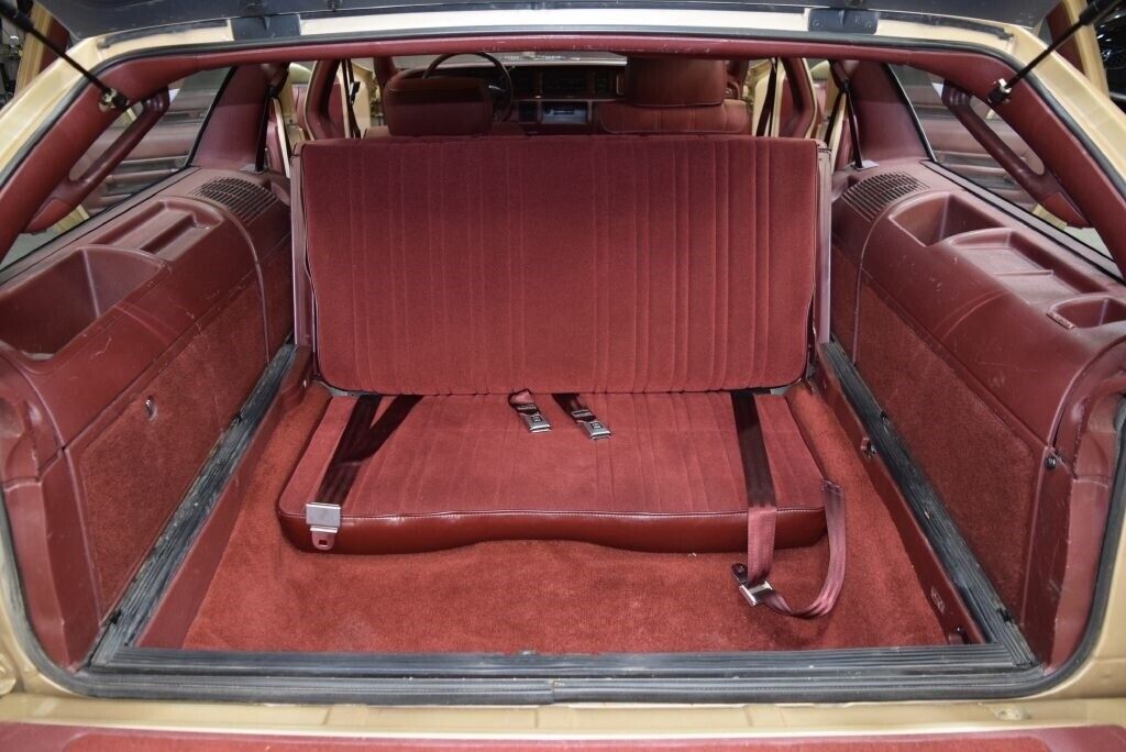 Oldsmobile-Custom-Cruiser-Break-1991-Gold-Maroon-192154-13