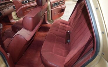 Oldsmobile-Custom-Cruiser-Break-1991-Gold-Maroon-192154-16