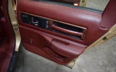 Oldsmobile-Custom-Cruiser-Break-1991-Gold-Maroon-192154-20