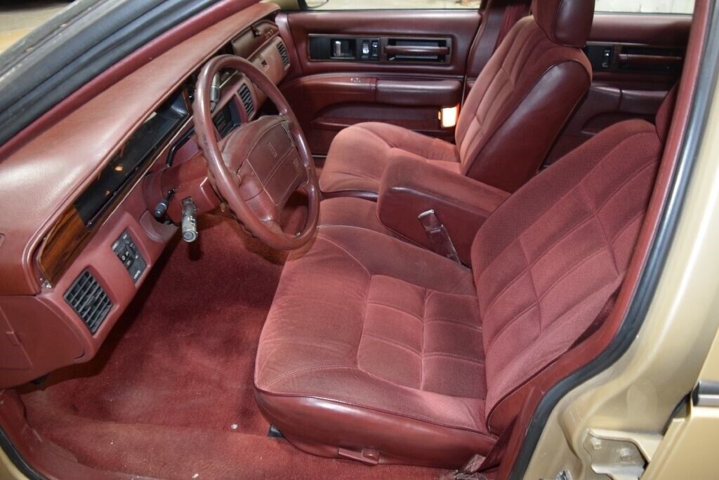 Oldsmobile-Custom-Cruiser-Break-1991-Gold-Maroon-192154-24