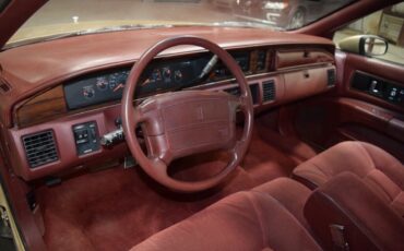 Oldsmobile-Custom-Cruiser-Break-1991-Gold-Maroon-192154-26