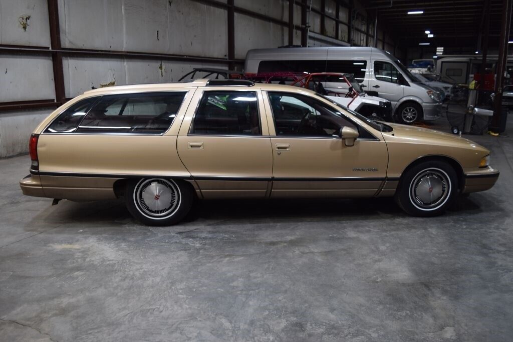 Oldsmobile-Custom-Cruiser-Break-1991-Gold-Maroon-192154-6