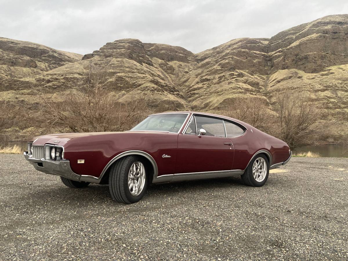 Oldsmobile-Cutlass-1968-red-100552