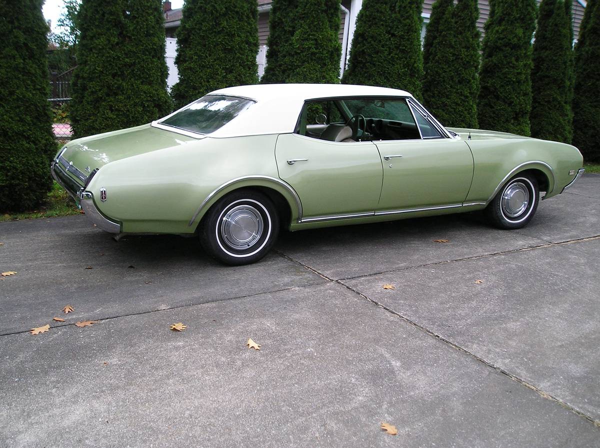 Oldsmobile-Cutlass-1969-green-167371-2