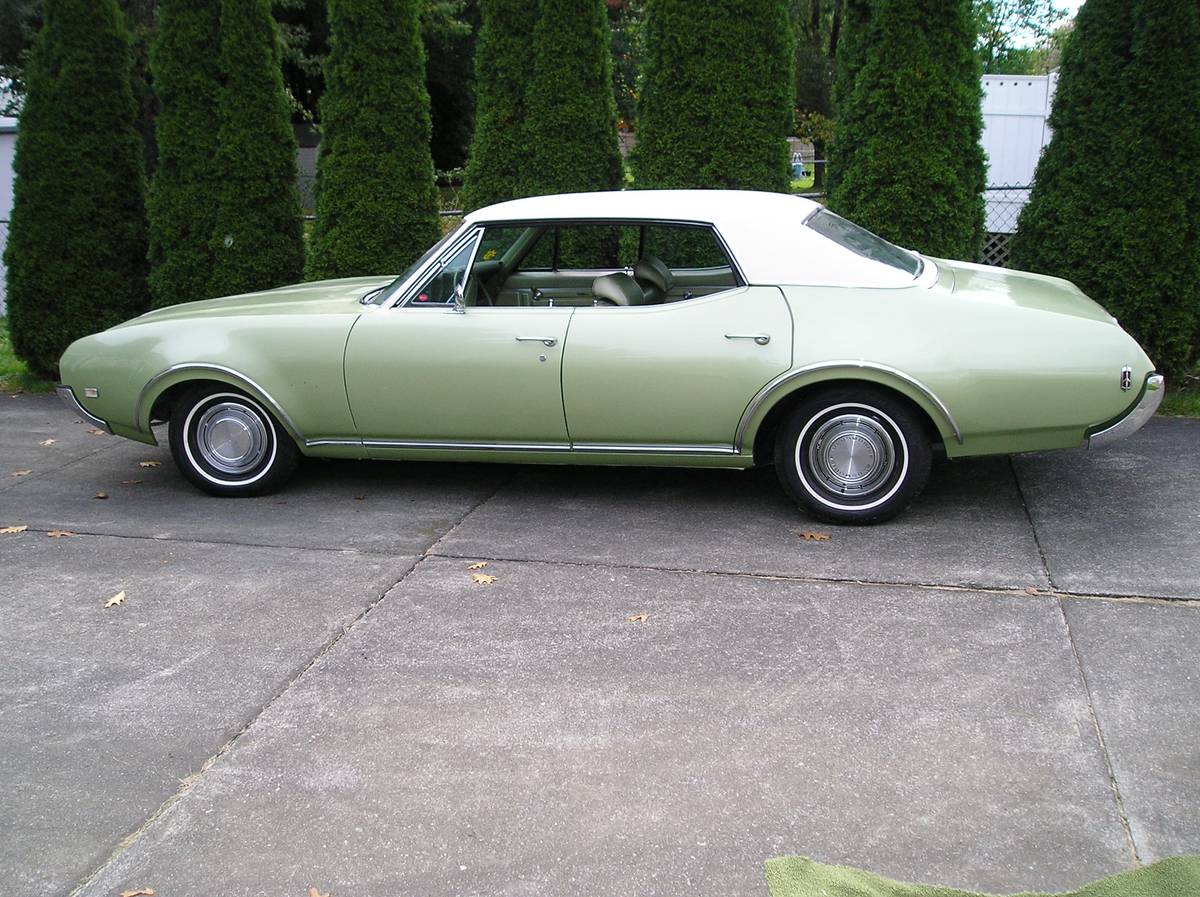 Oldsmobile-Cutlass-1969-green-167371-3