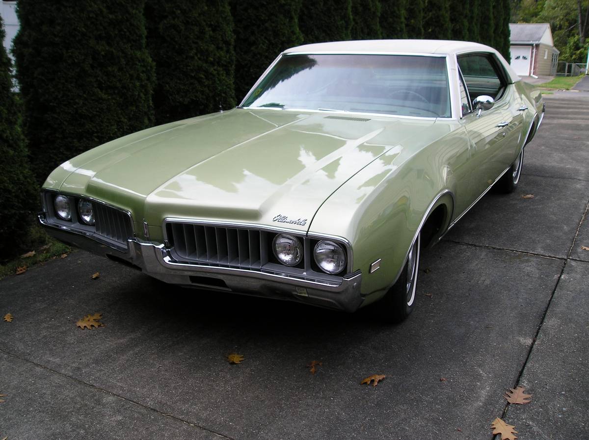 Oldsmobile-Cutlass-1969-green-167371