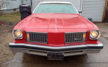 Oldsmobile-Cutlass-1975-red-153066-1