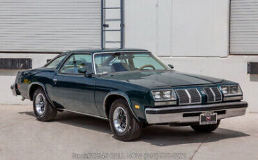 Oldsmobile Cutlass  1977