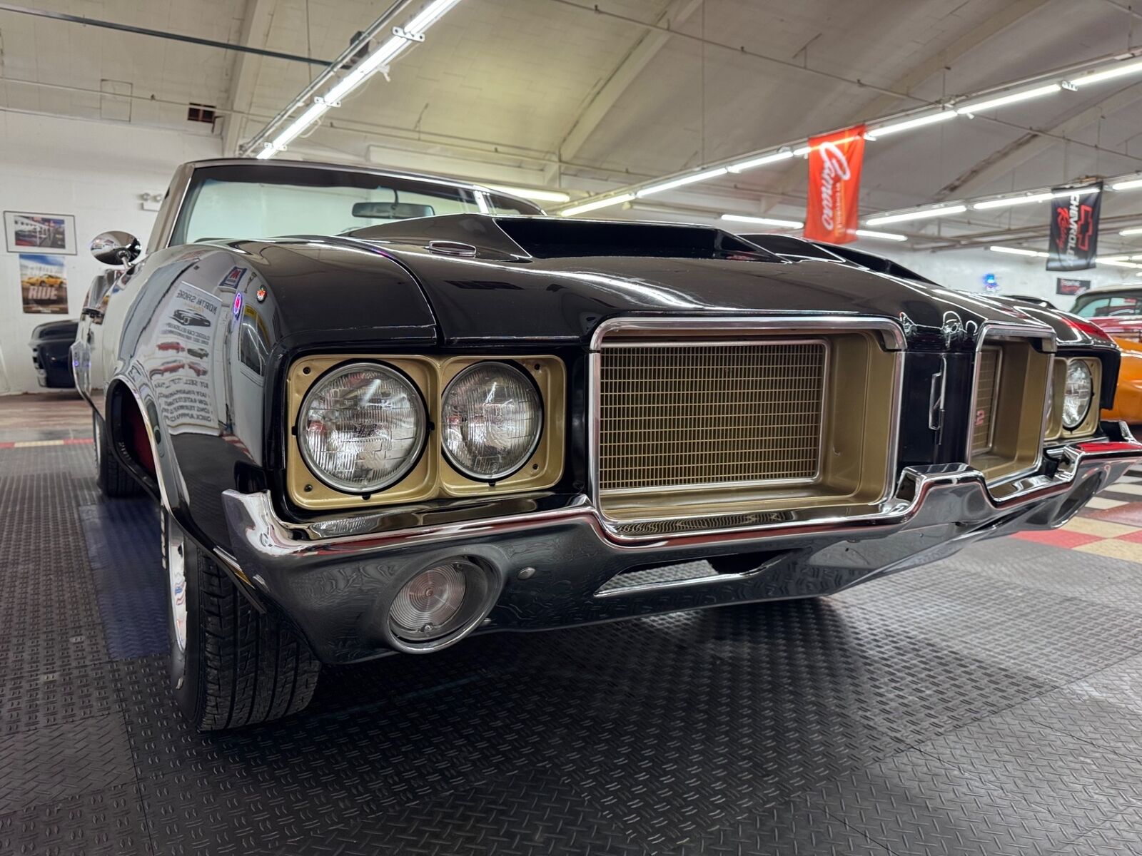 Oldsmobile-Cutlass-Cabriolet-1972-Black-Black-85070-12