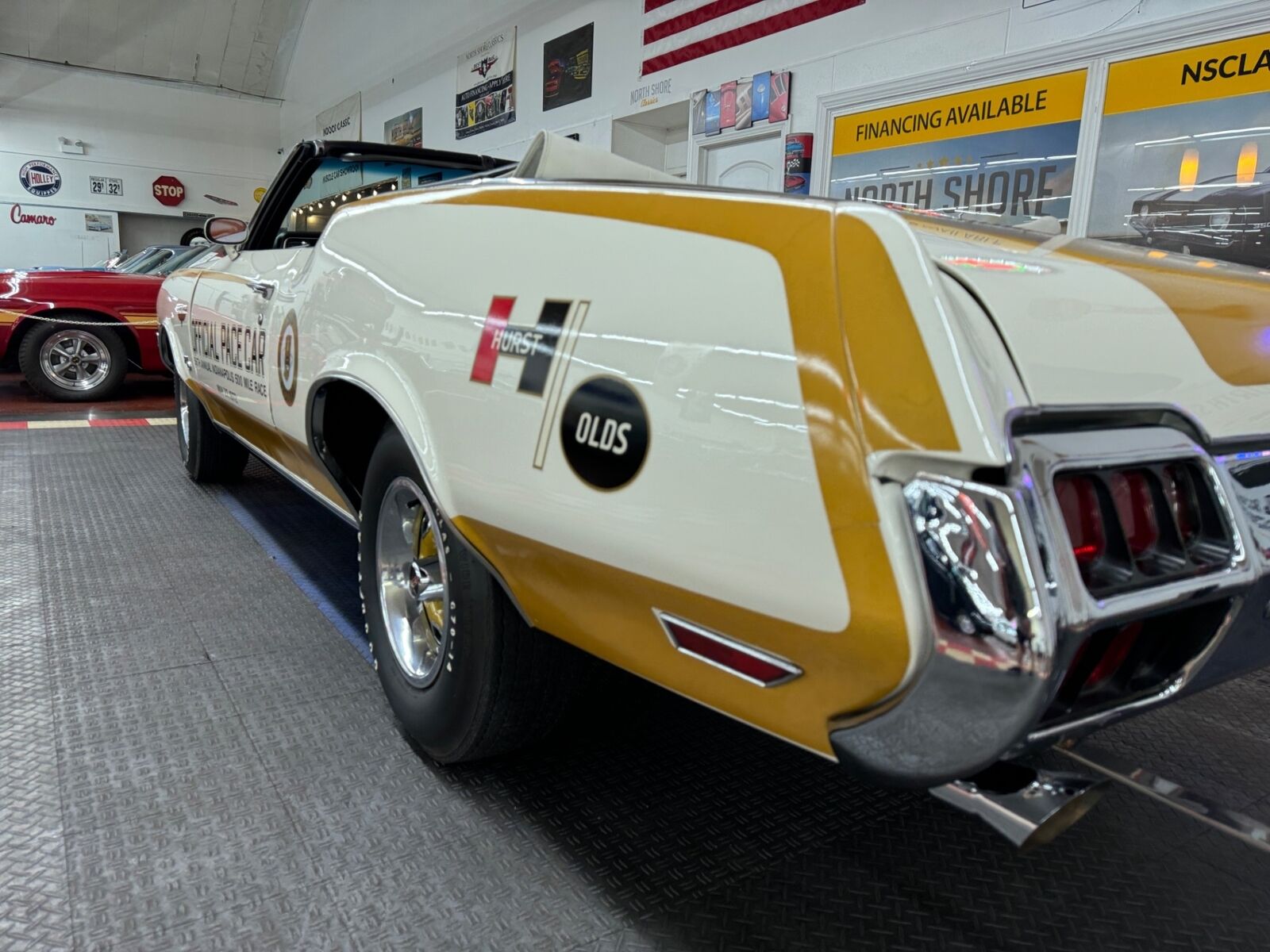 Oldsmobile-Cutlass-Cabriolet-1972-White-Black-0-24