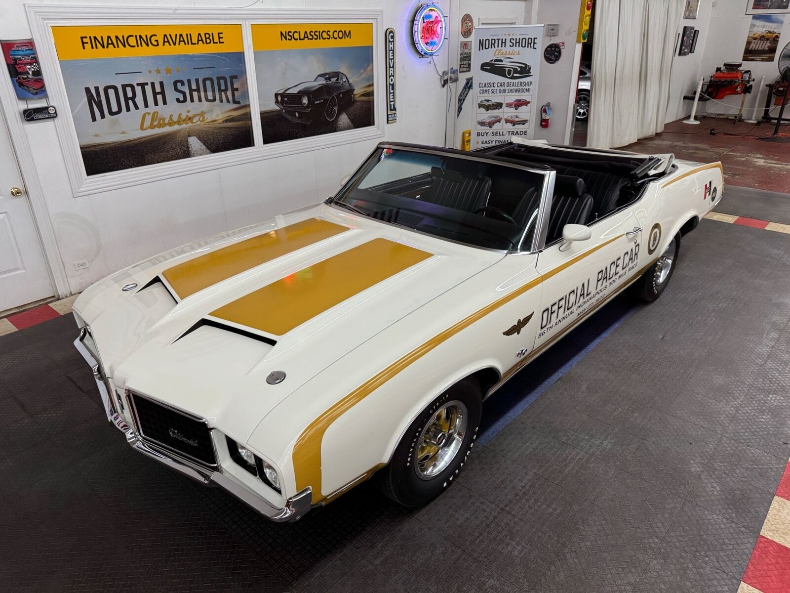 Oldsmobile-Cutlass-Cabriolet-1972-White-Black-0-32