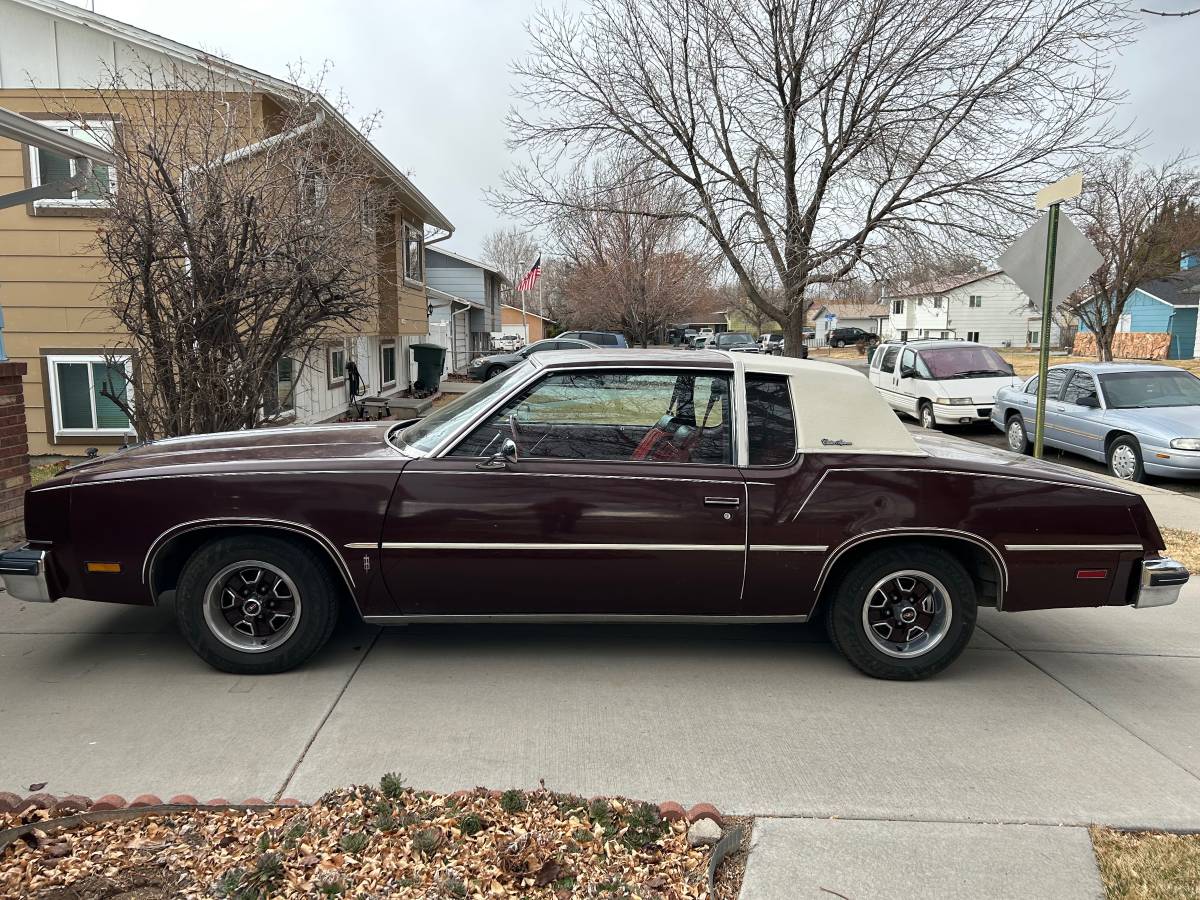 Oldsmobile-Cutlass-supreme-1978-red-89447-1