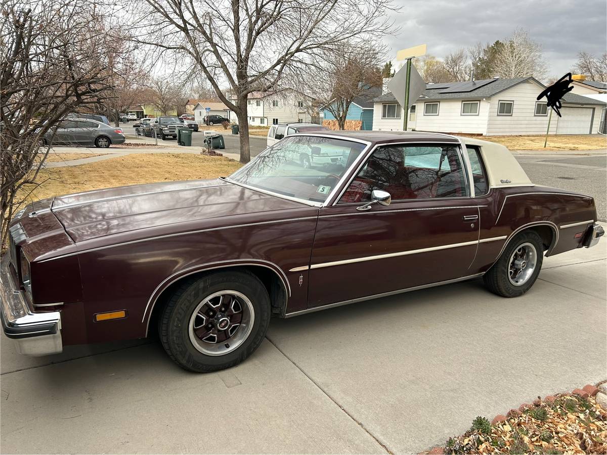 Oldsmobile-Cutlass-supreme-1978-red-89447