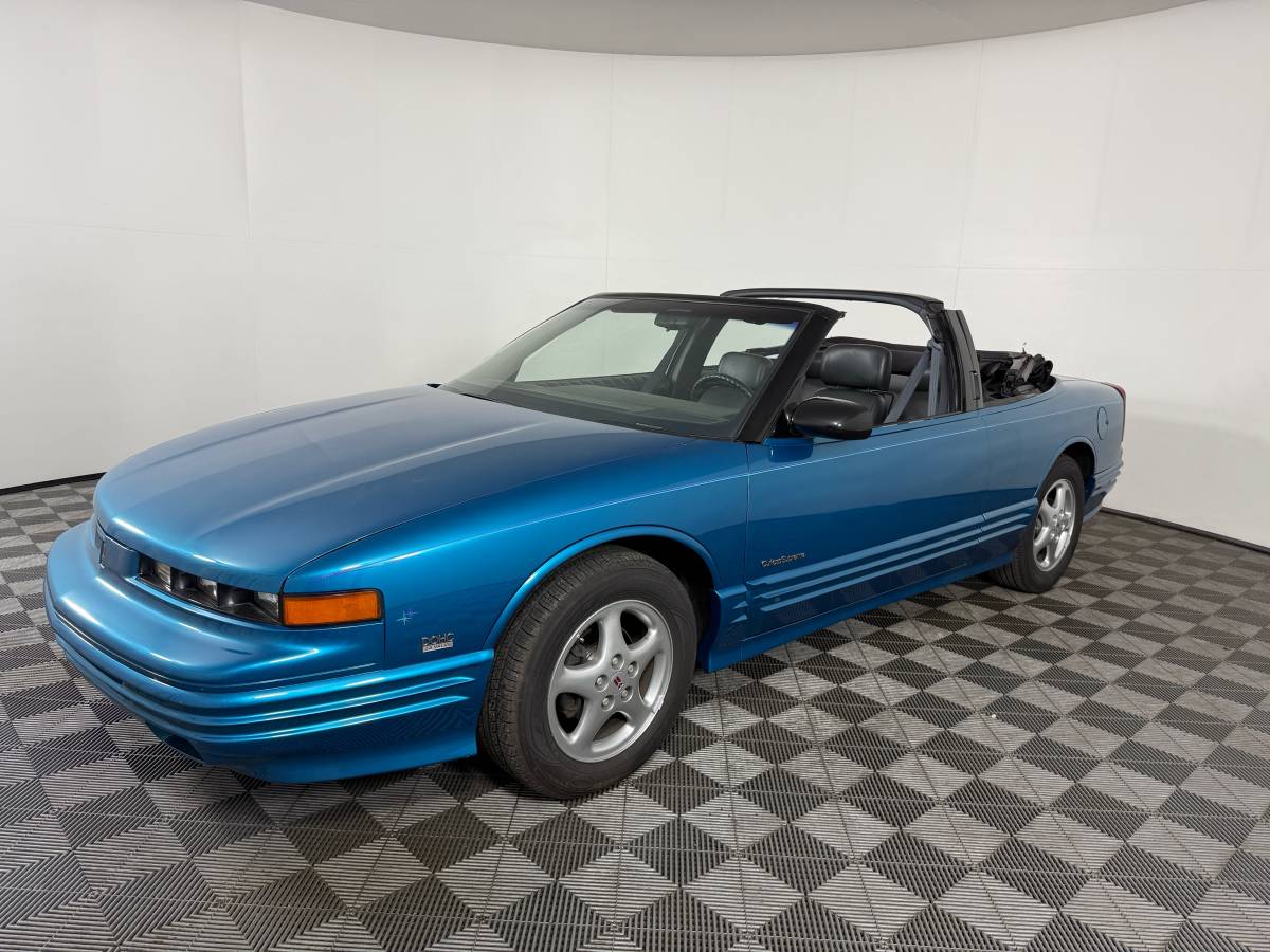 Oldsmobile-Cutlass-supreme-1993-blue-13358-4