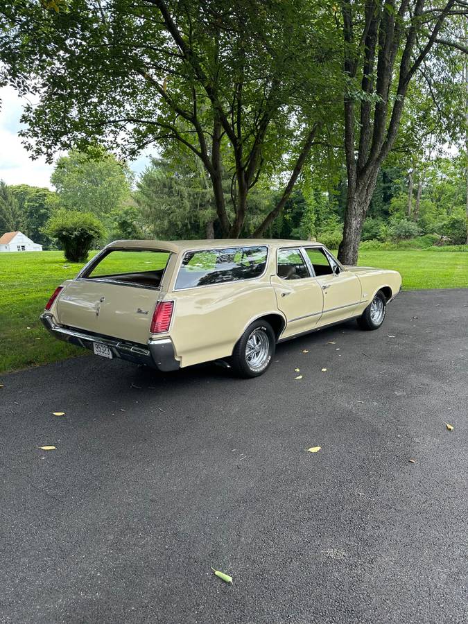 Oldsmobile-Cutlass-wagon-1972-yellow-101802-1