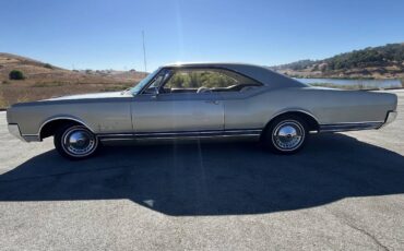 Oldsmobile-Delta-88-holiday-coupe-1965-silver-29773-2