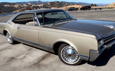 Oldsmobile-Delta-88-holiday-coupe-1965-silver-29773-4