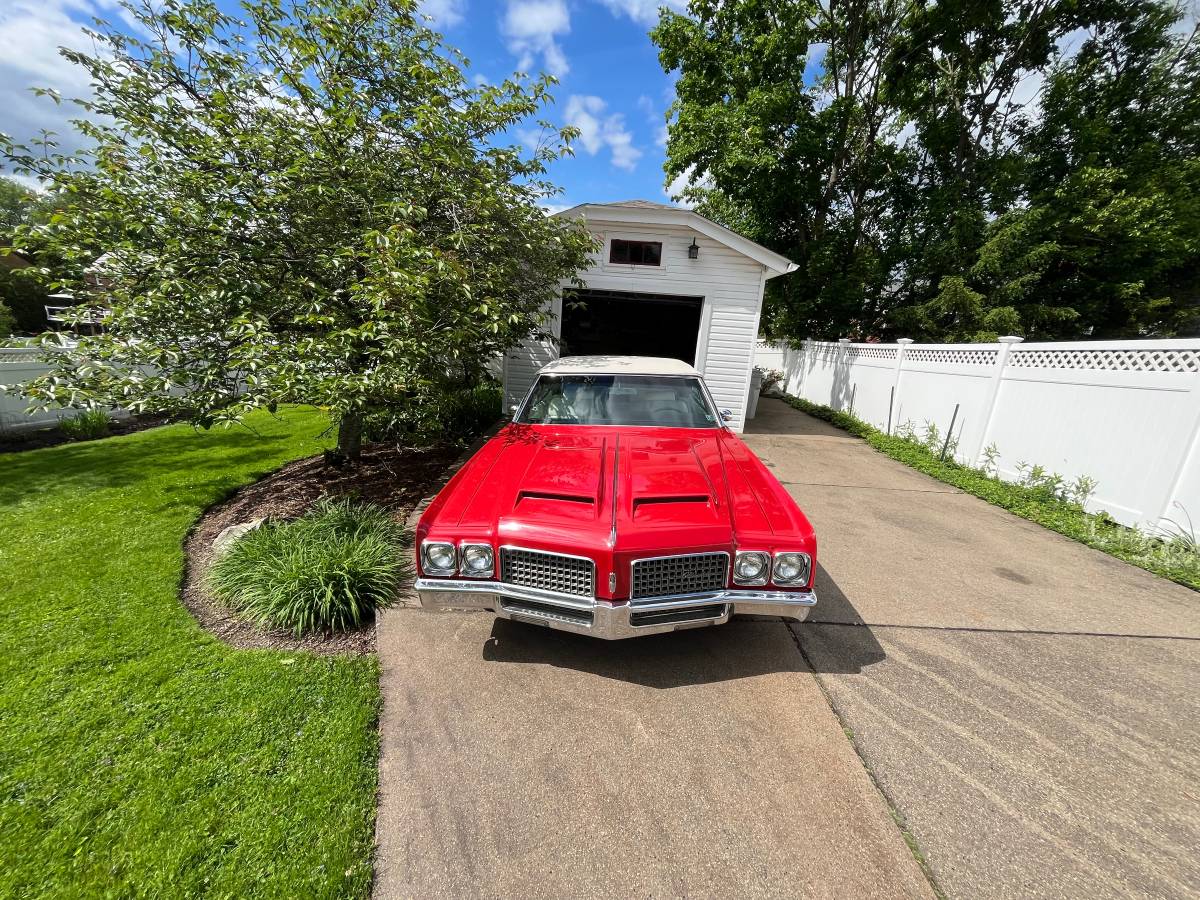 Oldsmobile-Ninety-eight-1970-red-152887-1