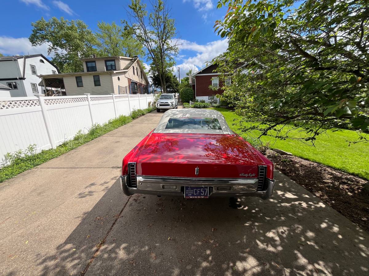 Oldsmobile-Ninety-eight-1970-red-152887-2